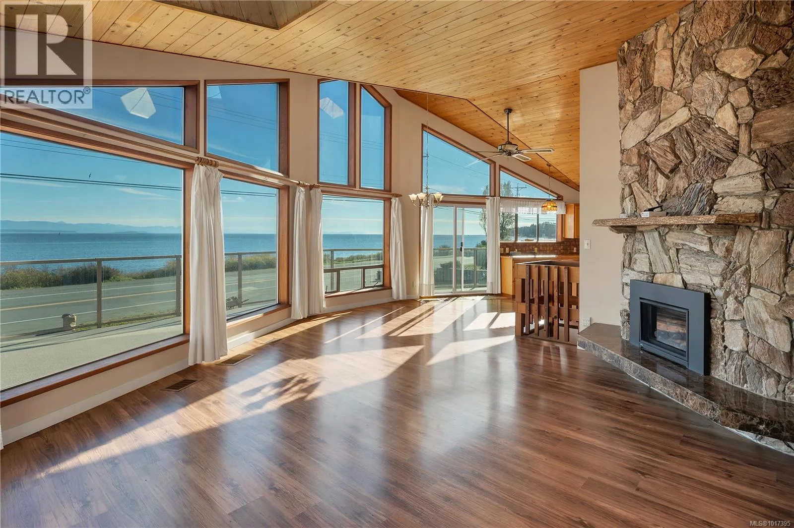 House for rent: 2946 Island Hwy S, Campbell River, British Columbia V9W 1C8