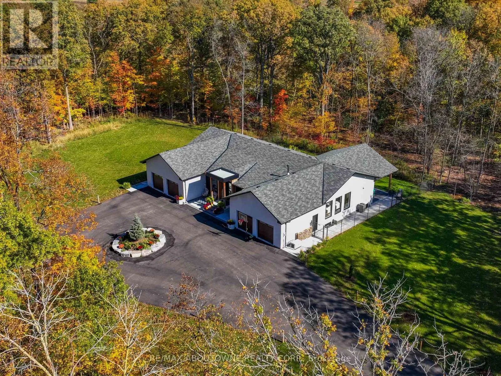 House for rent: 295 Allen Road, Grimsby, Ontario L3M 4E7