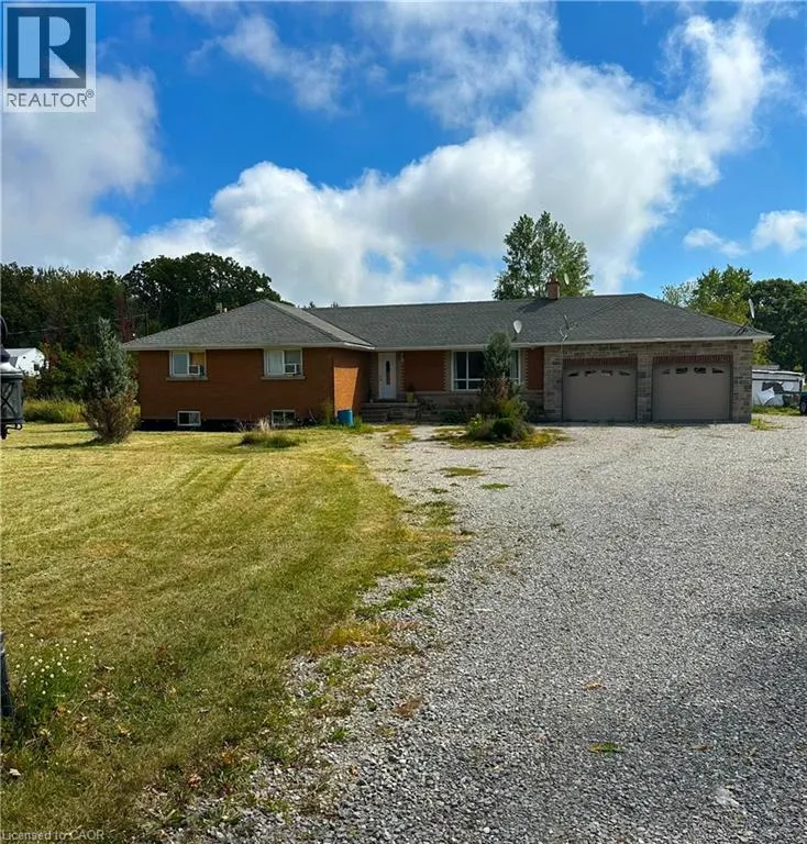 House for rent: 295 Park Road S, Grimsby, Ontario L3M 4E7