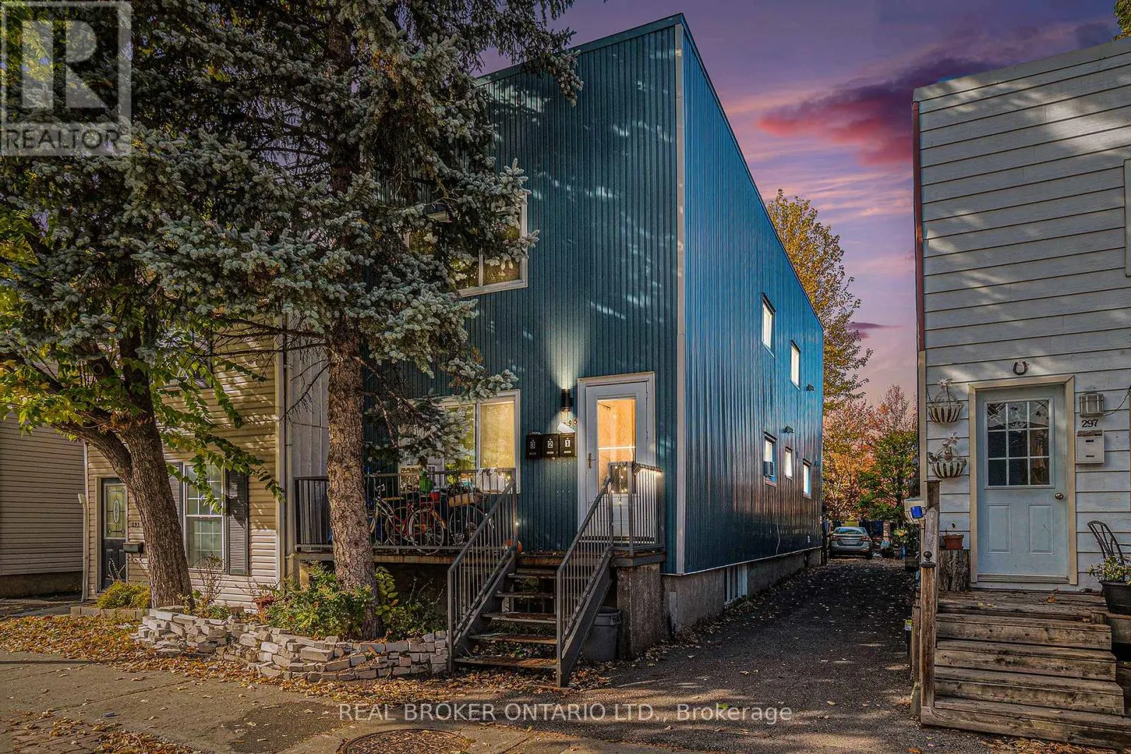 Triplex for rent: 295 St. Andrew Street, Ottawa, Ontario K1N 5G8