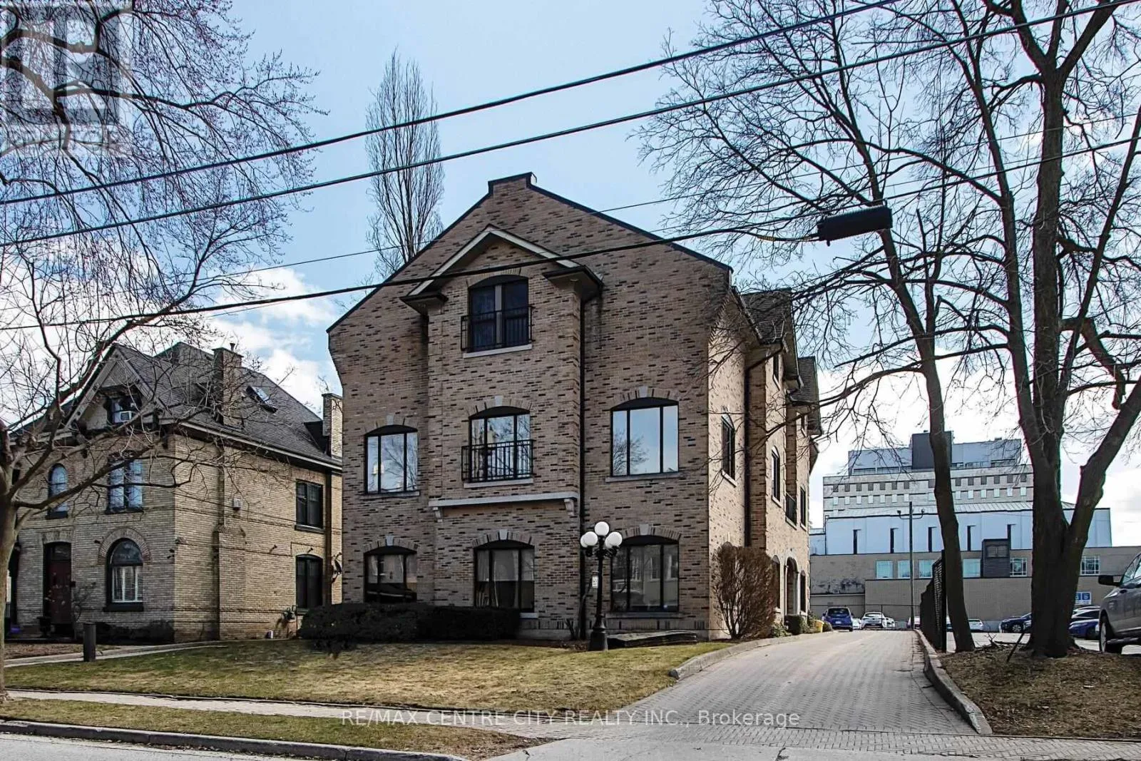 Offices for rent: 295 Wolfe Street, London East, Ontario N6B 2C4