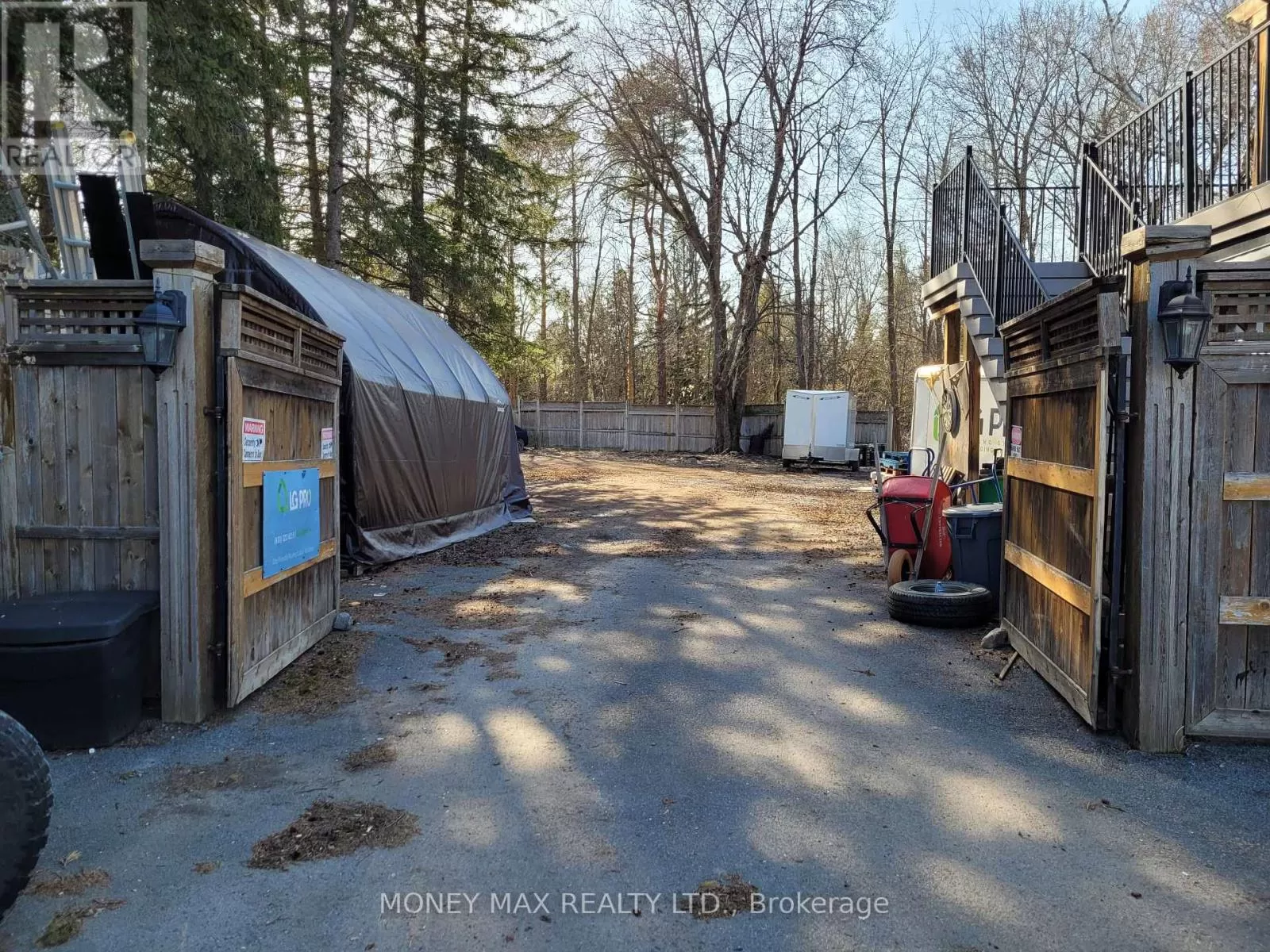 2952 Prince Of Wales Drive, Ottawa, Ontario K2E 0B2