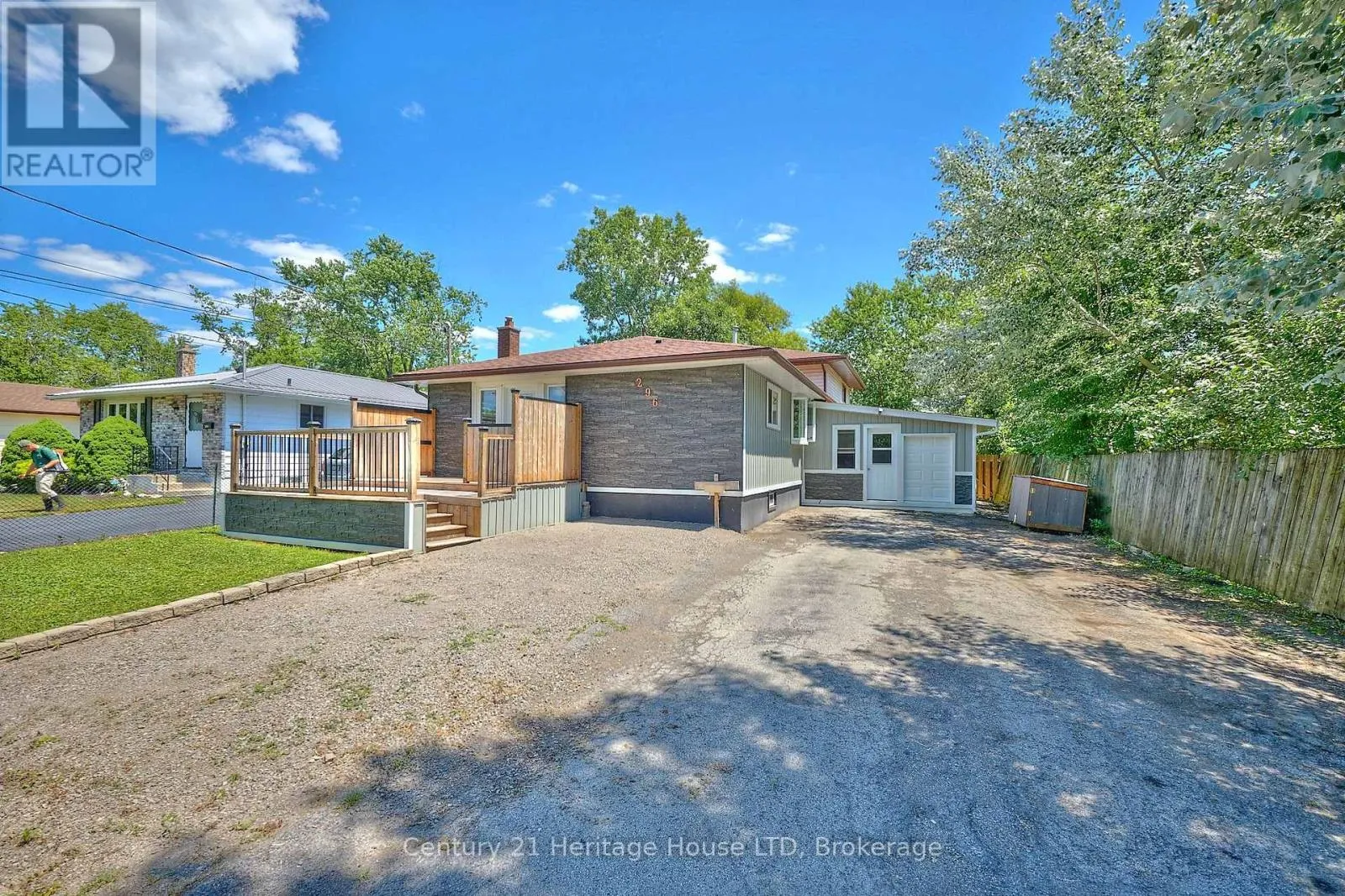 House for rent: 296 Rose Avenue, Fort Erie, Ontario L2A 4M1