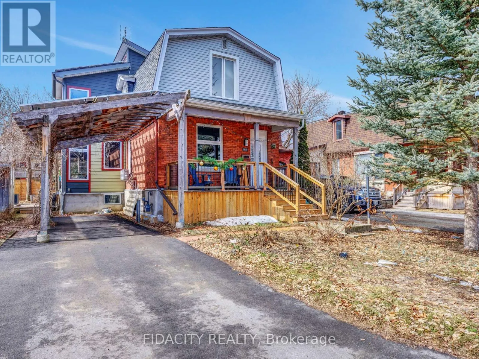 House for rent: 296 Royal Avenue, Ottawa, Ontario K2A 1T5