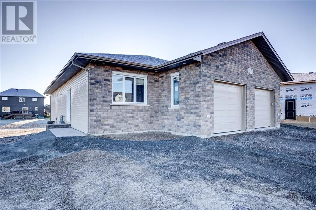 Apartment for rent: 2972 - A Windstar Avenue, Chelmsford, Ontario P0M 1L0