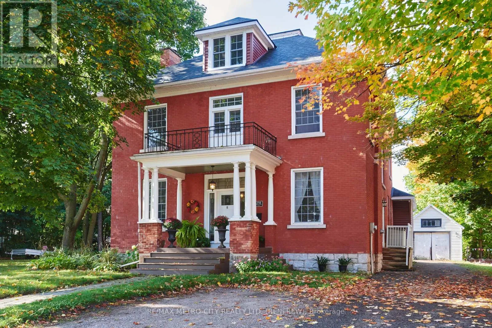 House for rent: 298 Barr Street, Renfrew, Ontario K7V 1J8