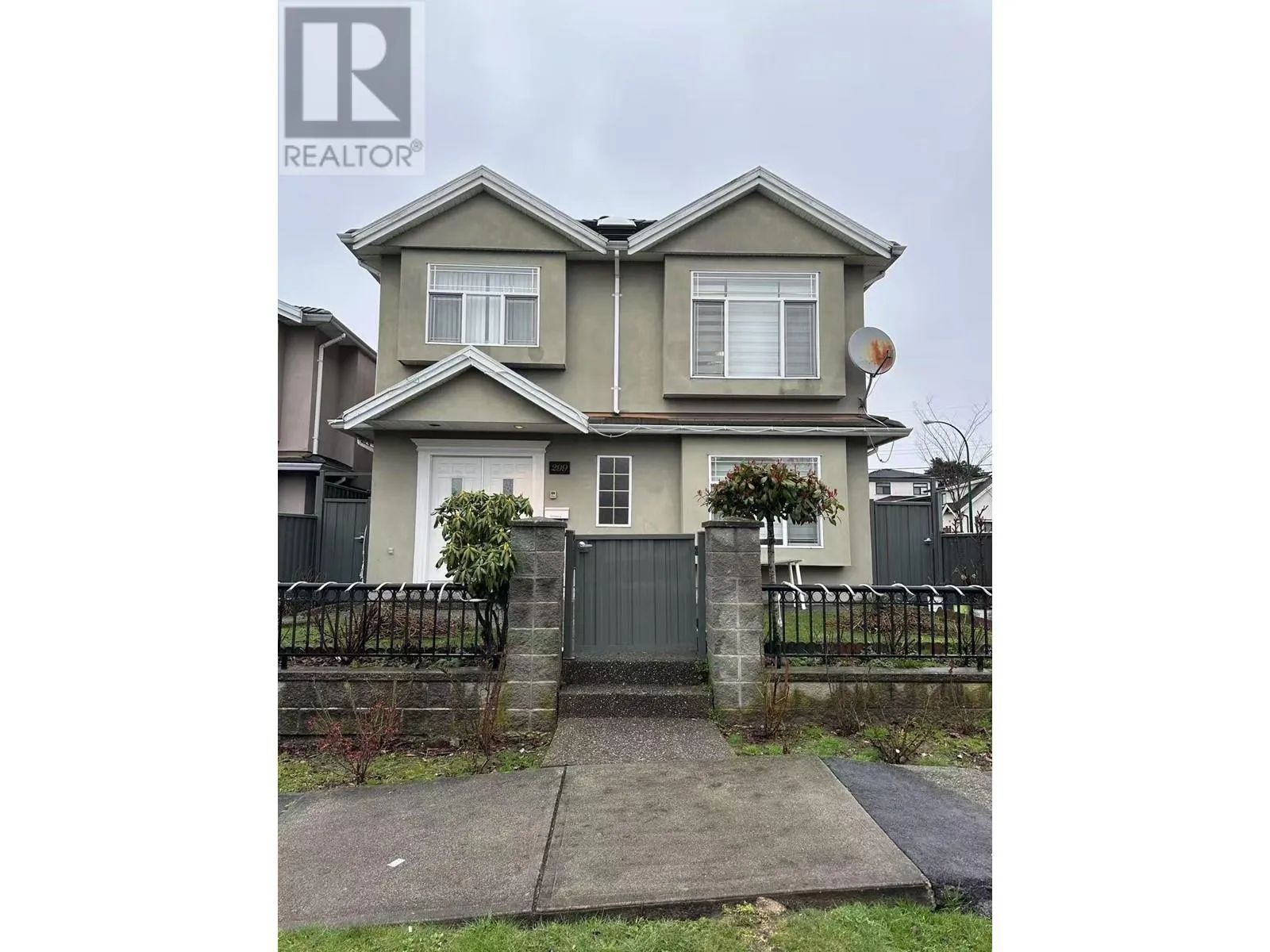 House for rent: 299 E 55th Avenue, Vancouver, British Columbia V5X 1N1