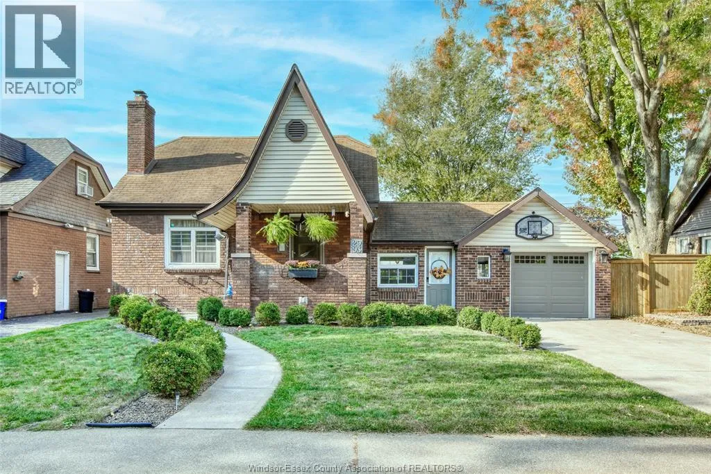 House for rent: 2993 Randolph, Windsor, Ontario N9E 3E3