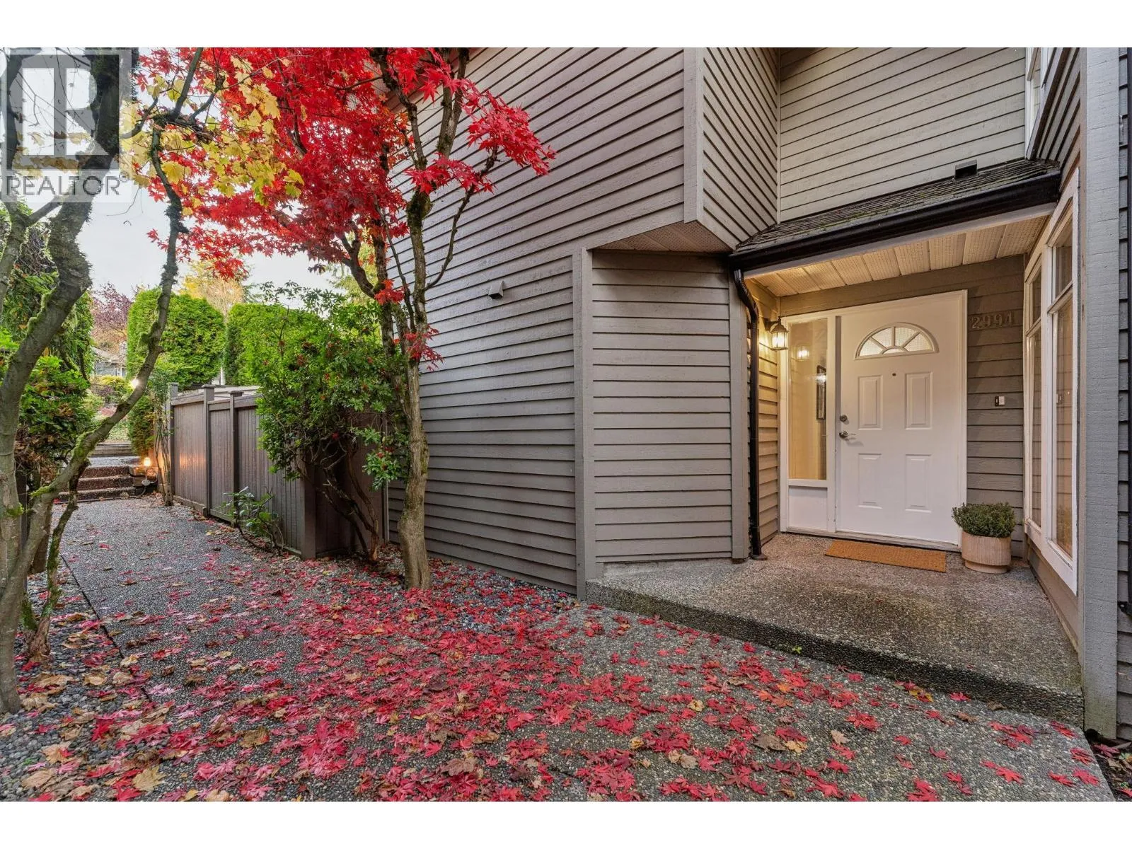 Row / Townhouse for rent: 2994 Mt Seymour Parkway, North Vancouver, British Columbia V7H 1E9