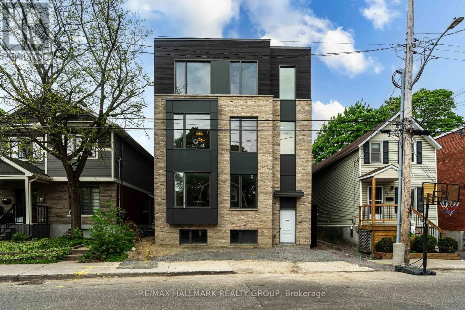 Other for rent: 2a - 22 Sims Avenue, Ottawa, Ontario K1Y 3K1