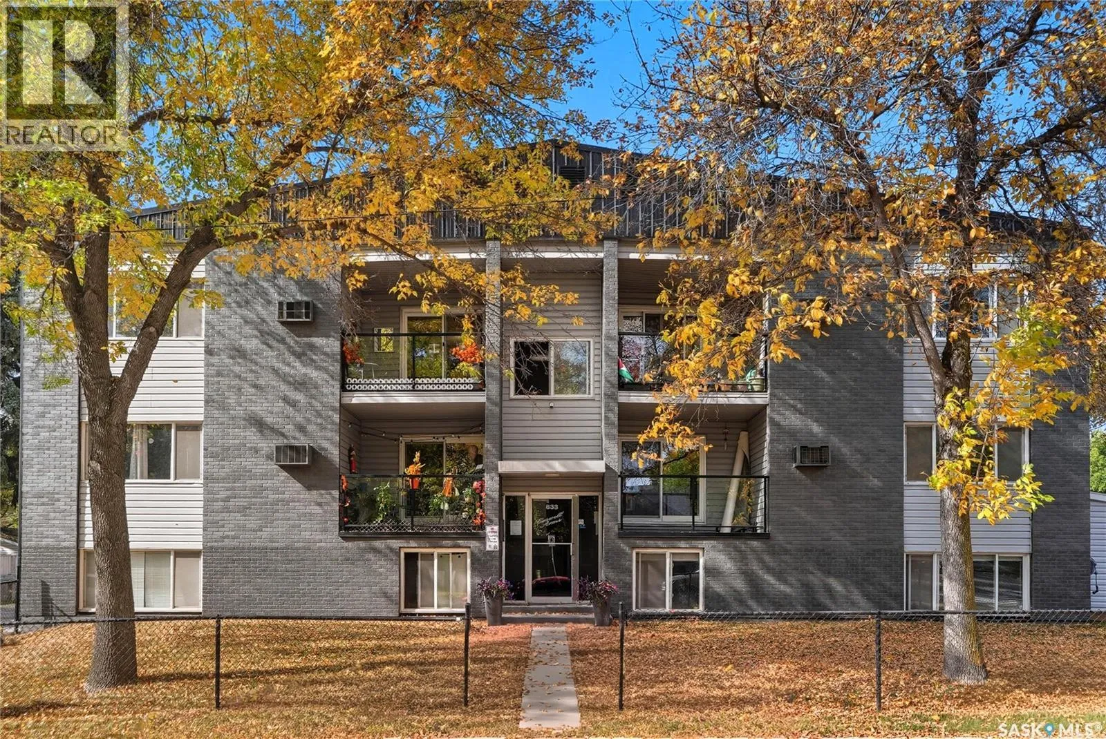 Apartment for rent: 2a 833 B Avenue N, Saskatoon, Saskatchewan S7L 1E6