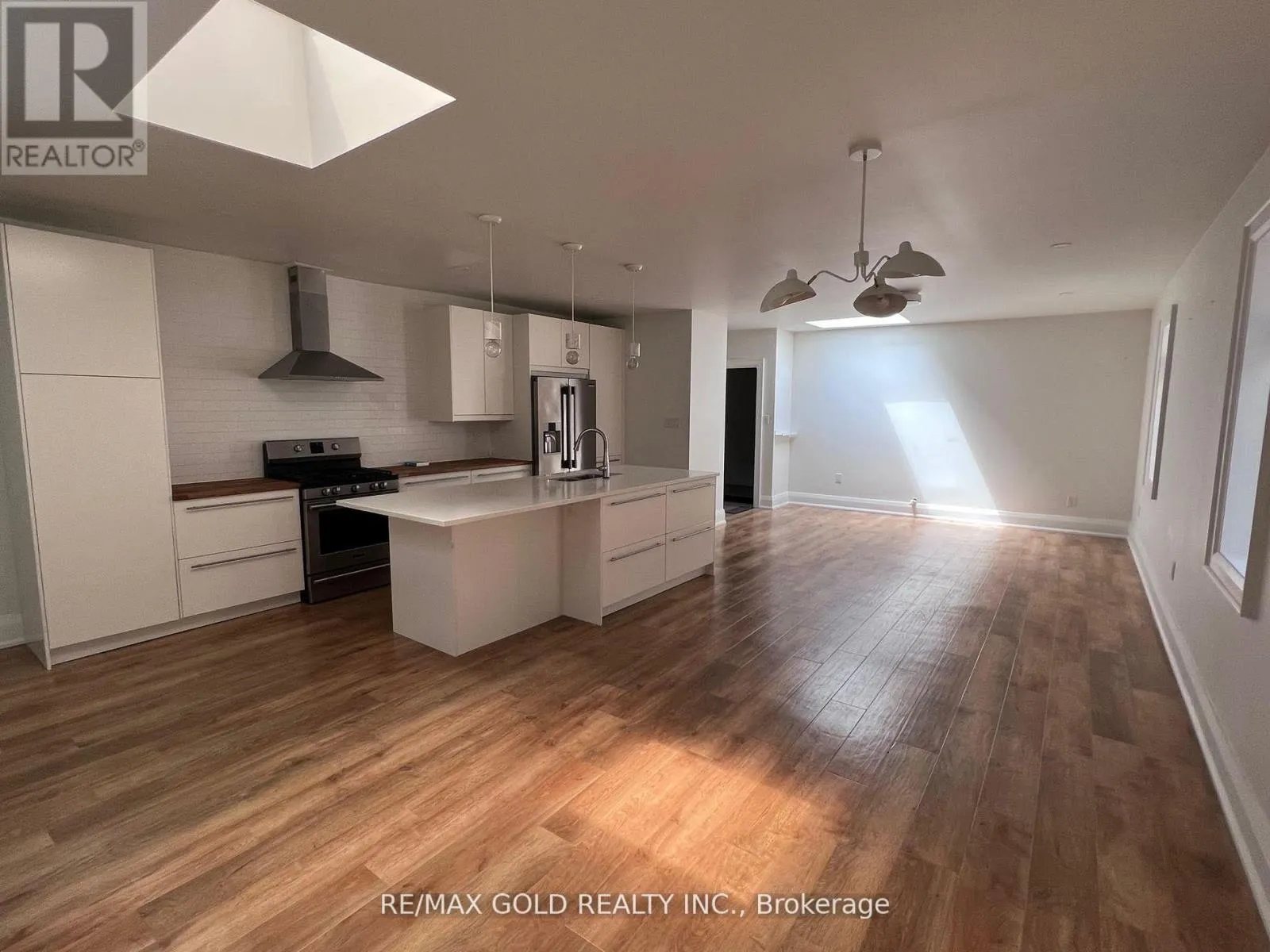 Residential Commercial Mix for rent: 2b - 2215 Danforth Avenue, Toronto, Ontario M4C 1K4