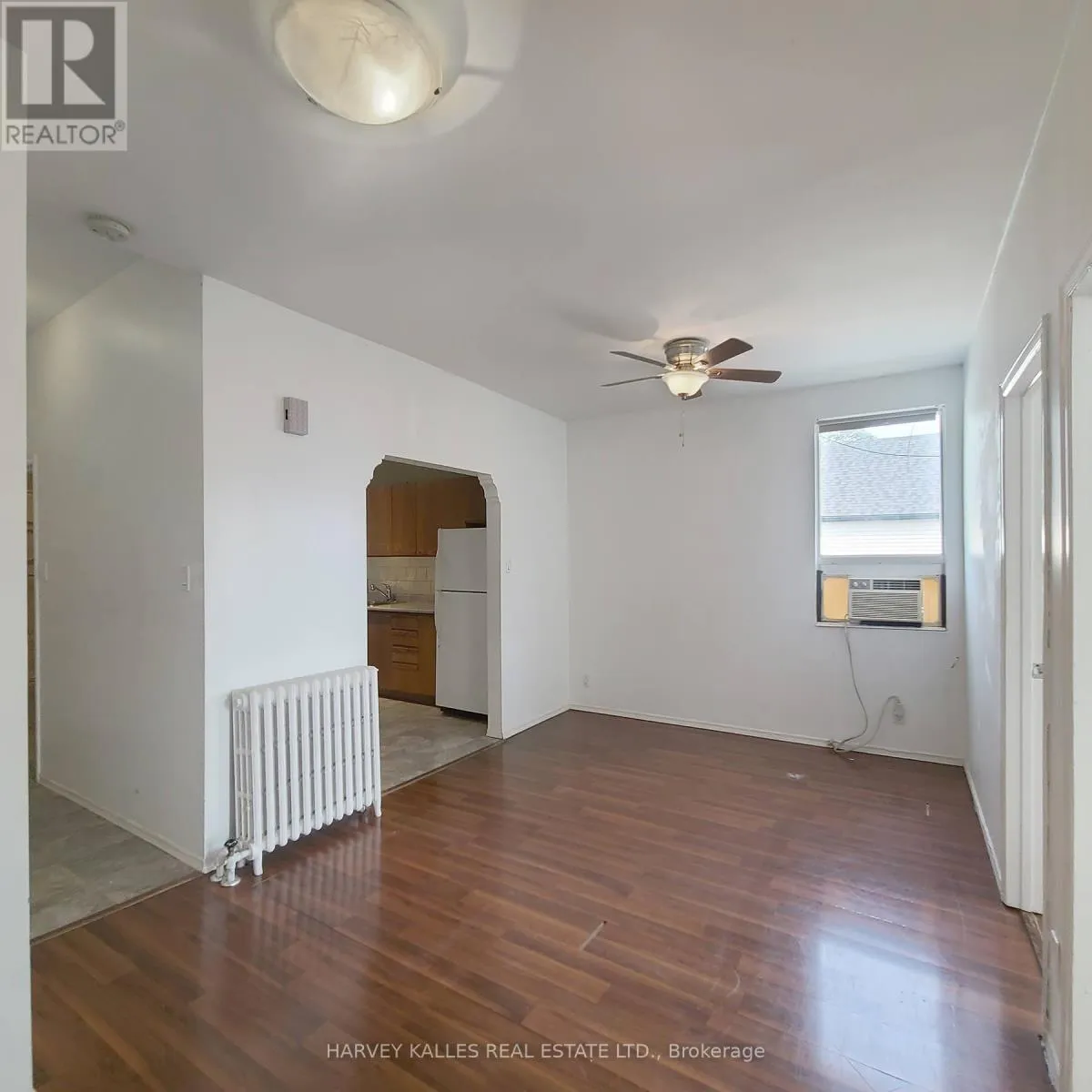 Other for rent: 2nd Floor - 206 Augusta Avenue, Toronto, Ontario M5T 2L6