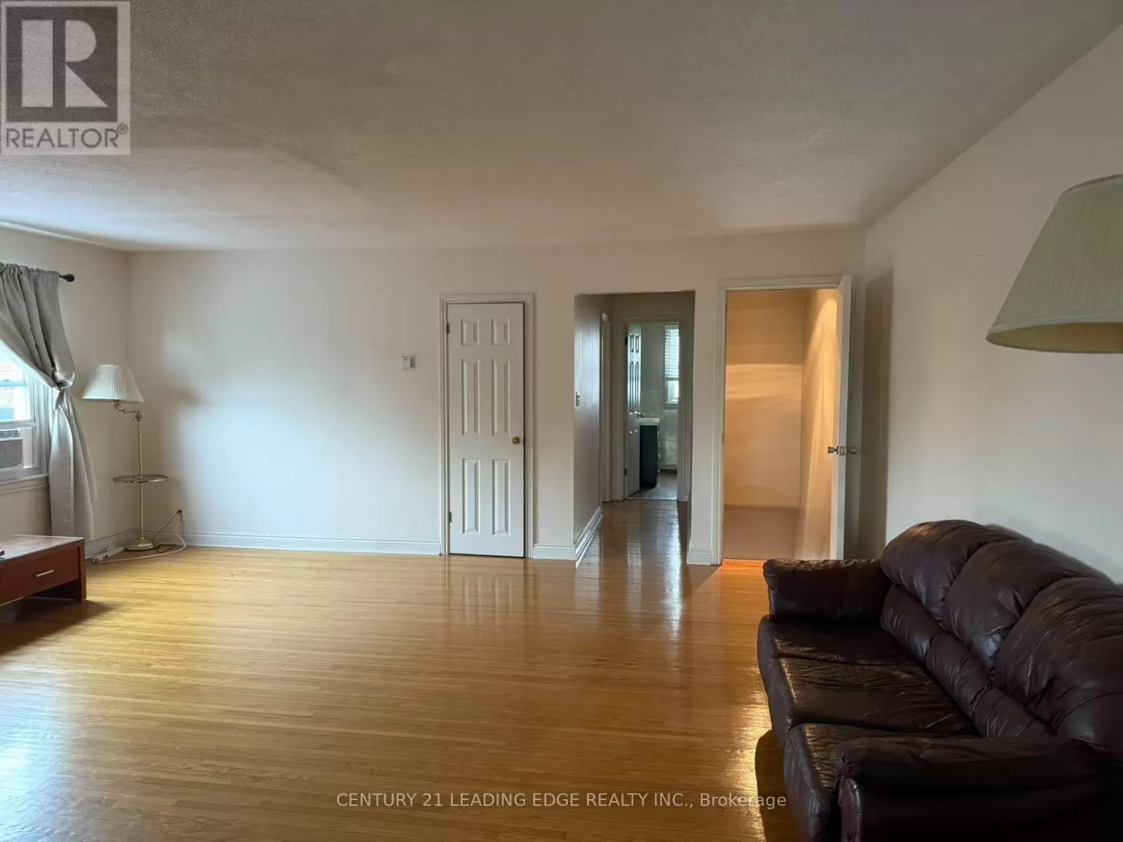 Residential Commercial Mix for rent: 2nd Floor - 364 Wilson Road S, Oshawa, Ontario L1H 6C7