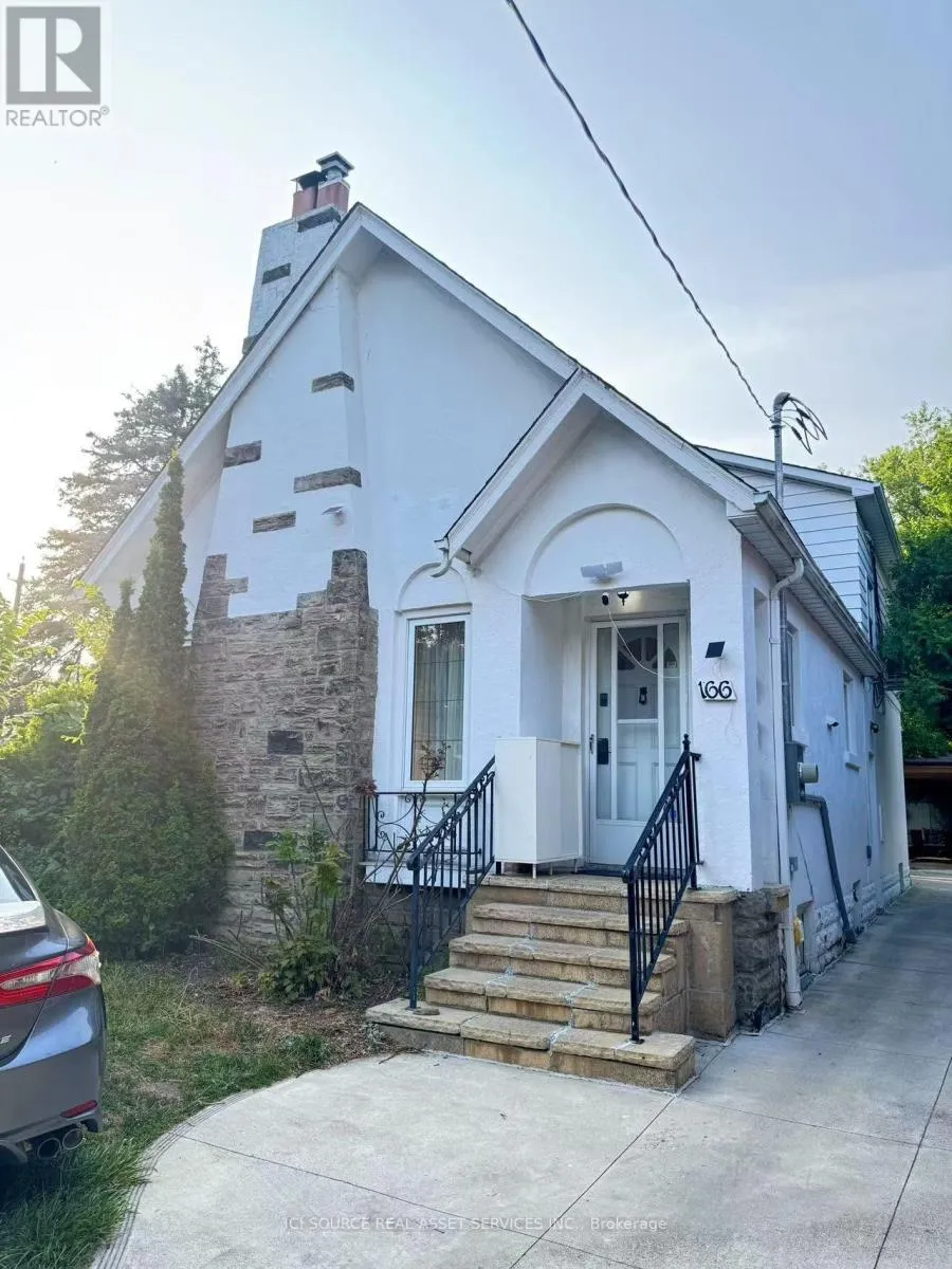 House for rent: 2nd Floor Bedroom - 166 Chaplin Crescent, Toronto, Ontario M5P 1B3