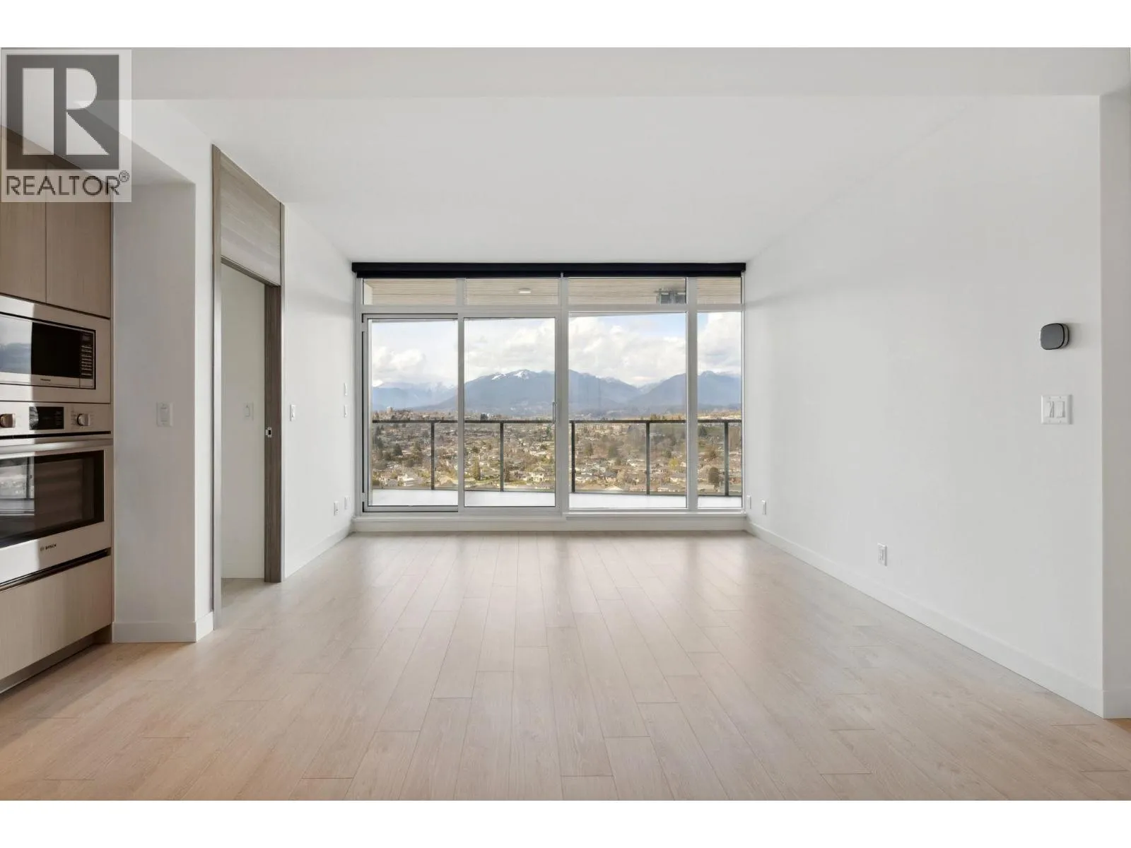 Apartment for rent: 2x03 4880 Lougheed Highway, Burnaby, British Columbia V5C 0N1