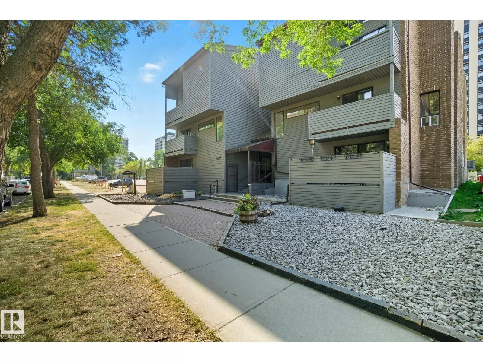 Row / Townhouse for rent: #3 10032 113 St Nw, Edmonton, Alberta T5K 1N8