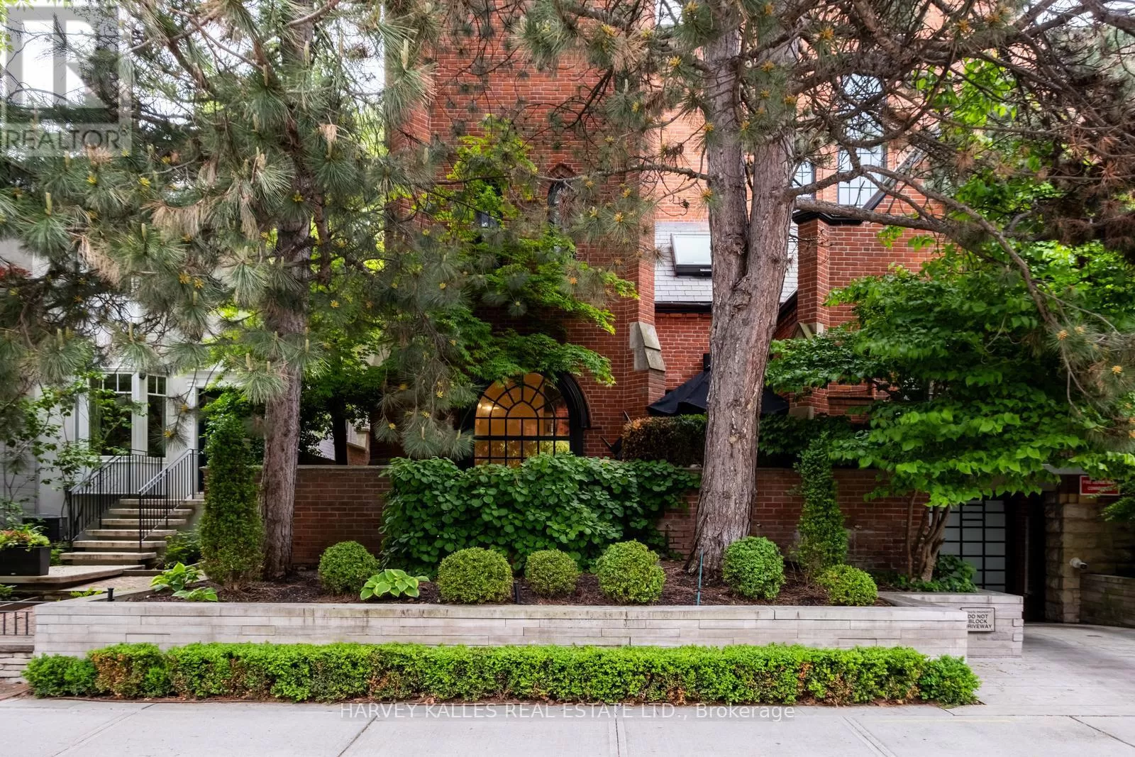 Row / Townhouse for rent: 3 - 12 Macpherson Avenue, Toronto, Ontario M5R 1W8