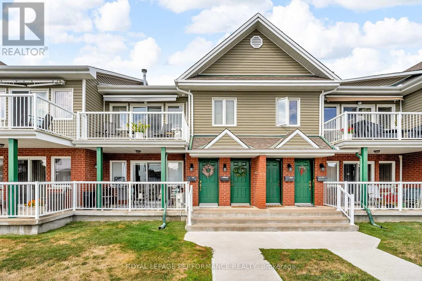 Row / Townhouse for rent: 3 - 15 First Street W, Cornwall, Ontario K6J 1B8