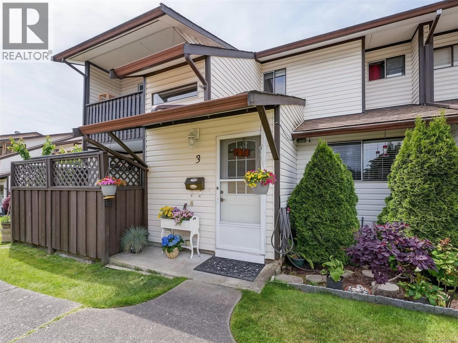 Row / Townhouse for rent: 3 1506 Admirals Rd, View Royal, British Columbia V9A 7B1