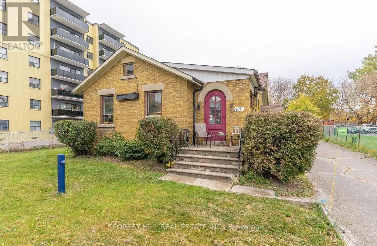 Other for rent: 3 - 1641 Victoria Park Avenue, Toronto, Ontario M1R 1P8