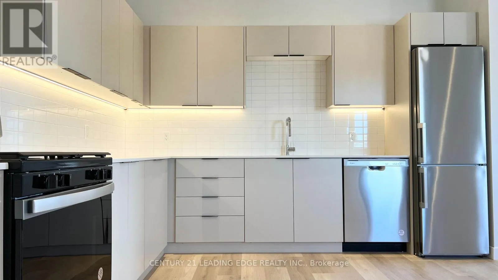 Other for rent: 3 - 182 Cameron Avenue, Toronto, Ontario M6M 1R7