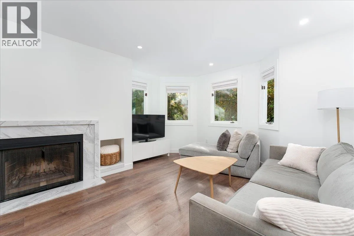 Row / Townhouse for rent: 3 2017 W 15th Avenue, Vancouver, British Columbia V6J 2L4