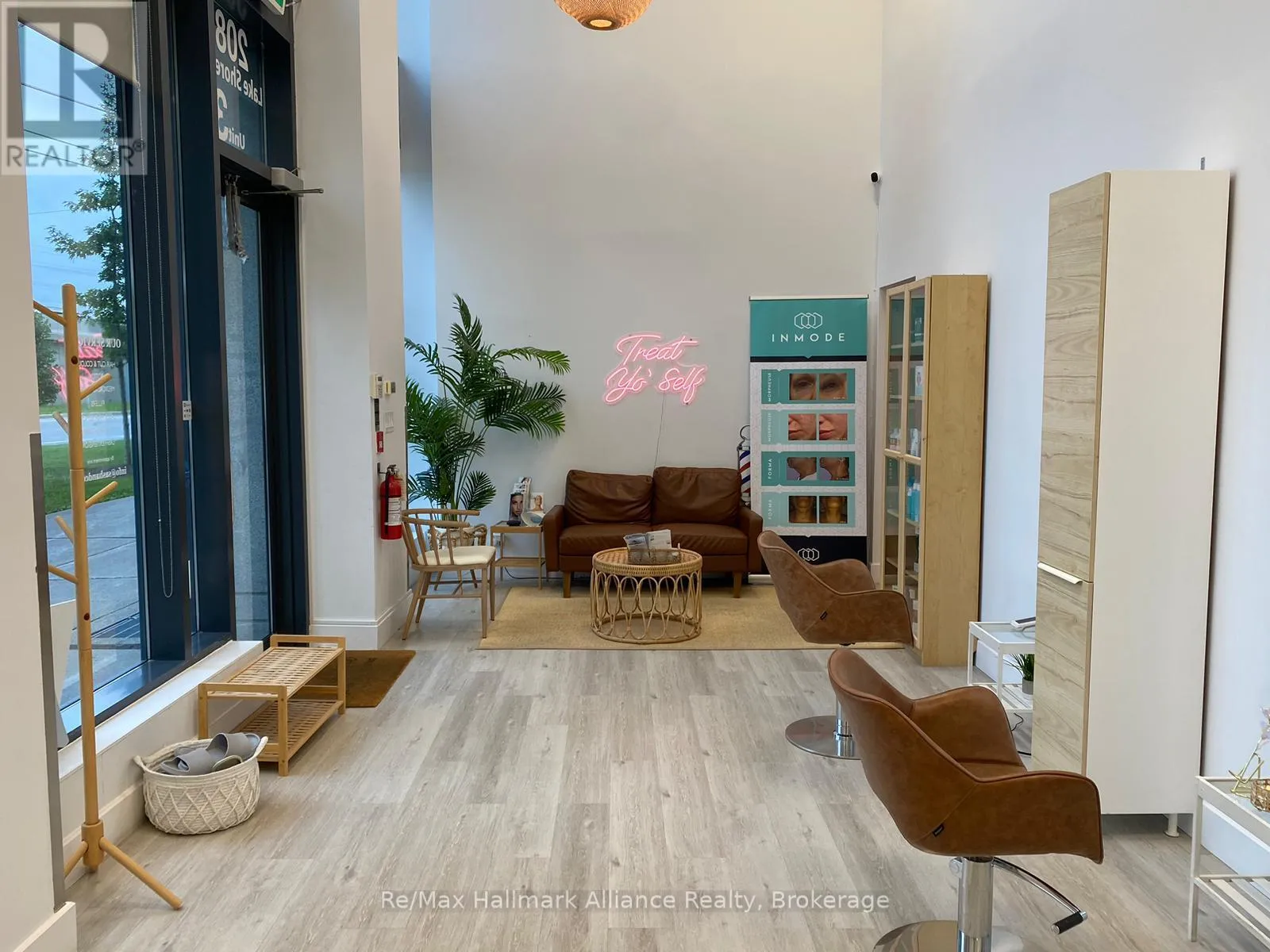 3 - 2083 Lake Shore Boulevard, Toronto, Ontario M4V 4G2