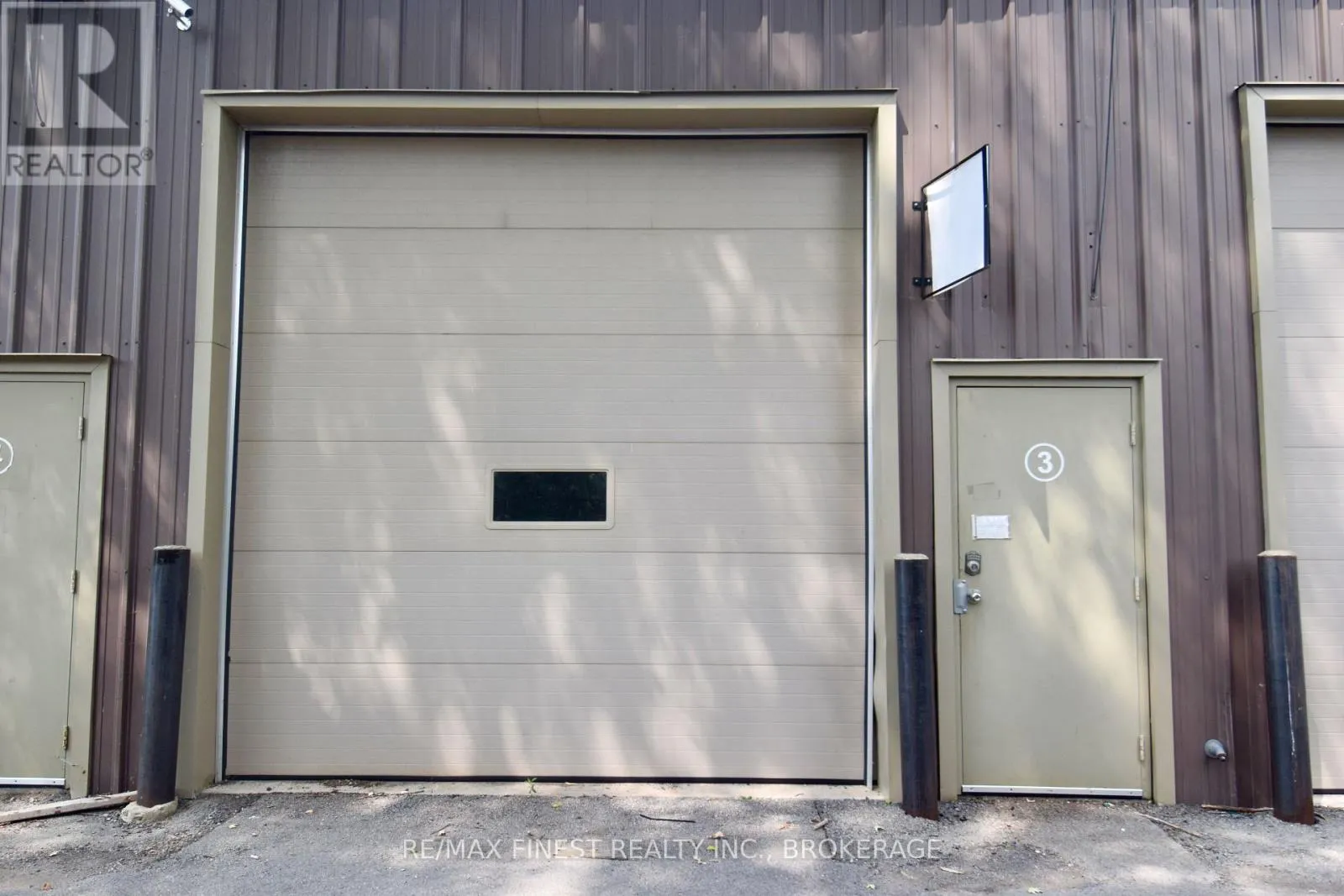 Warehouse for rent: 3 - 212 Camden Road, Greater Napanee, Ontario K7R 1E3