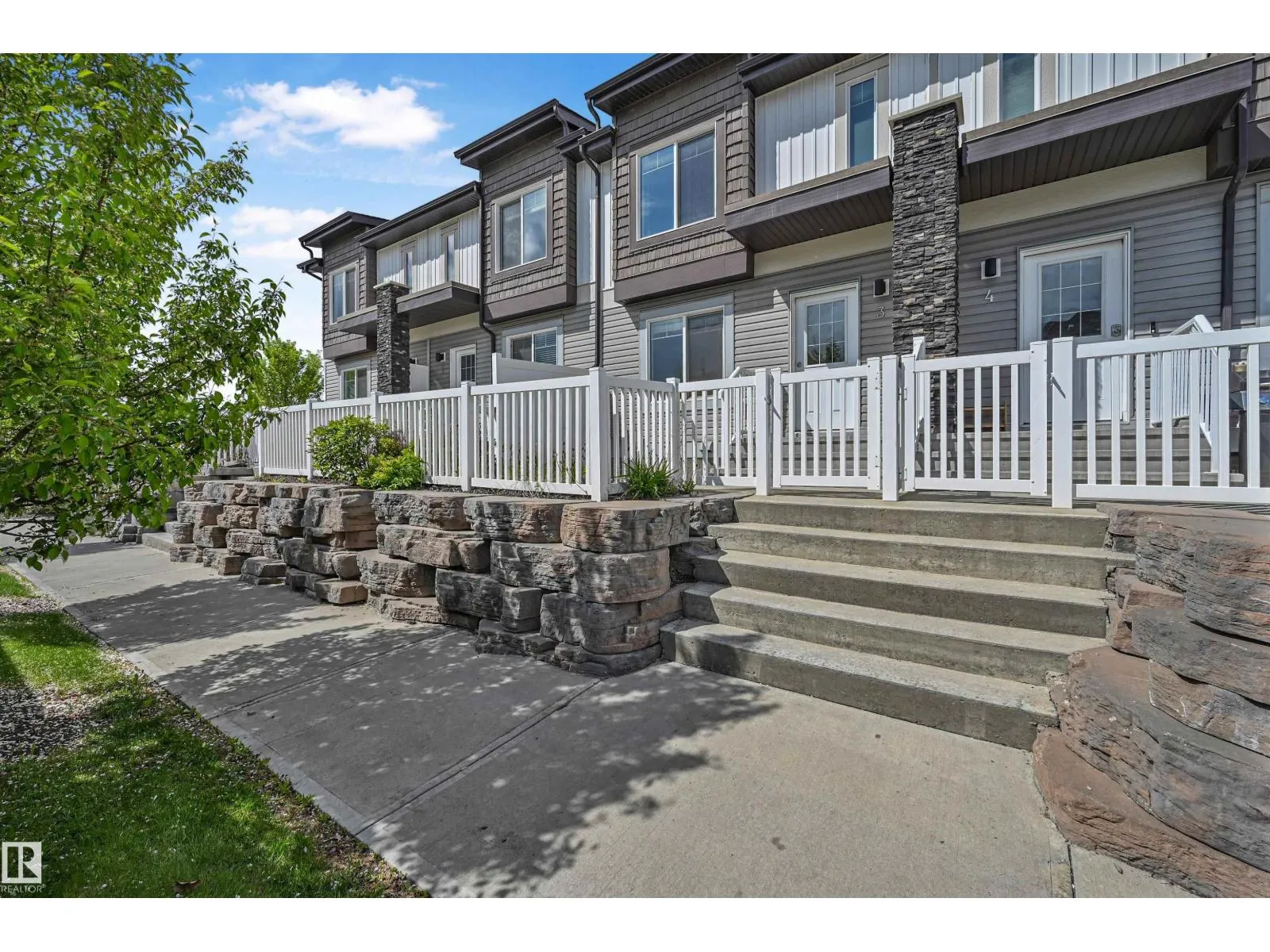 Row / Townhouse for rent: #3 2215 24 St Nw, Edmonton, Alberta T6T 1A6