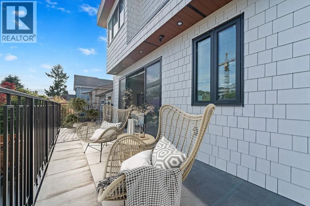 Duplex for rent: 3 2282 E 8th Avenue, Vancouver, British Columbia V5N 1V5