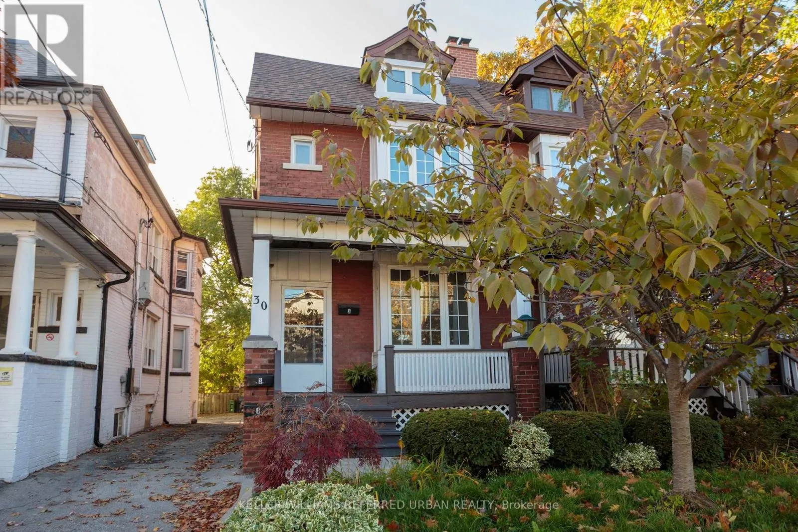 Triplex for rent: 3 - 30 Oak Park Avenue, Toronto, Ontario M4C 4L7