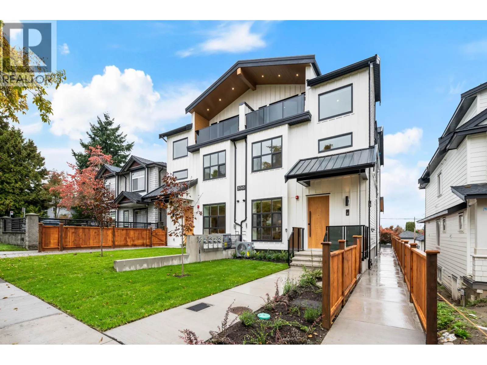 Duplex for rent: 3 3065 Charles Street, Vancouver, British Columbia V5K 3B6