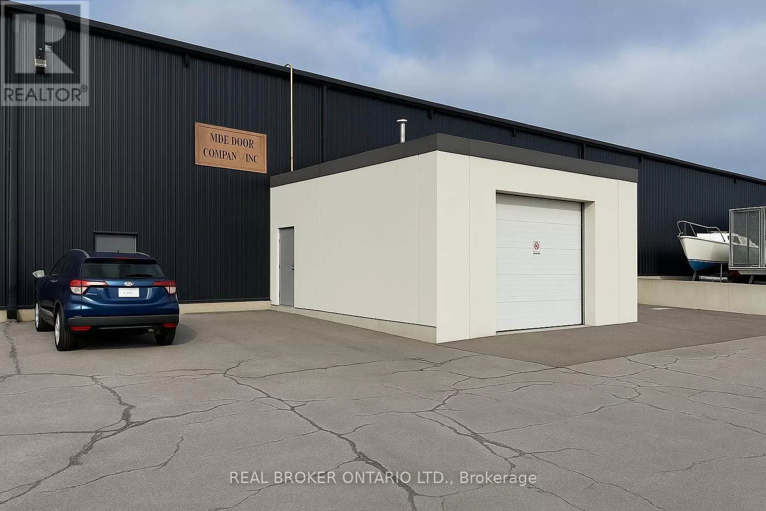 Multi-Tenant Industrial for rent: 3 - 4256 Carroll Avenue, Niagara Falls, Ontario L2E 7J2