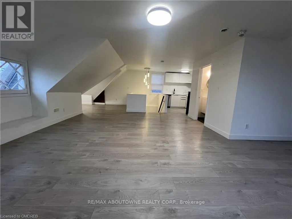 Duplex for rent: 3 - 49 Fairleigh Avenue S, Hamilton, Ontario L8M 2K1