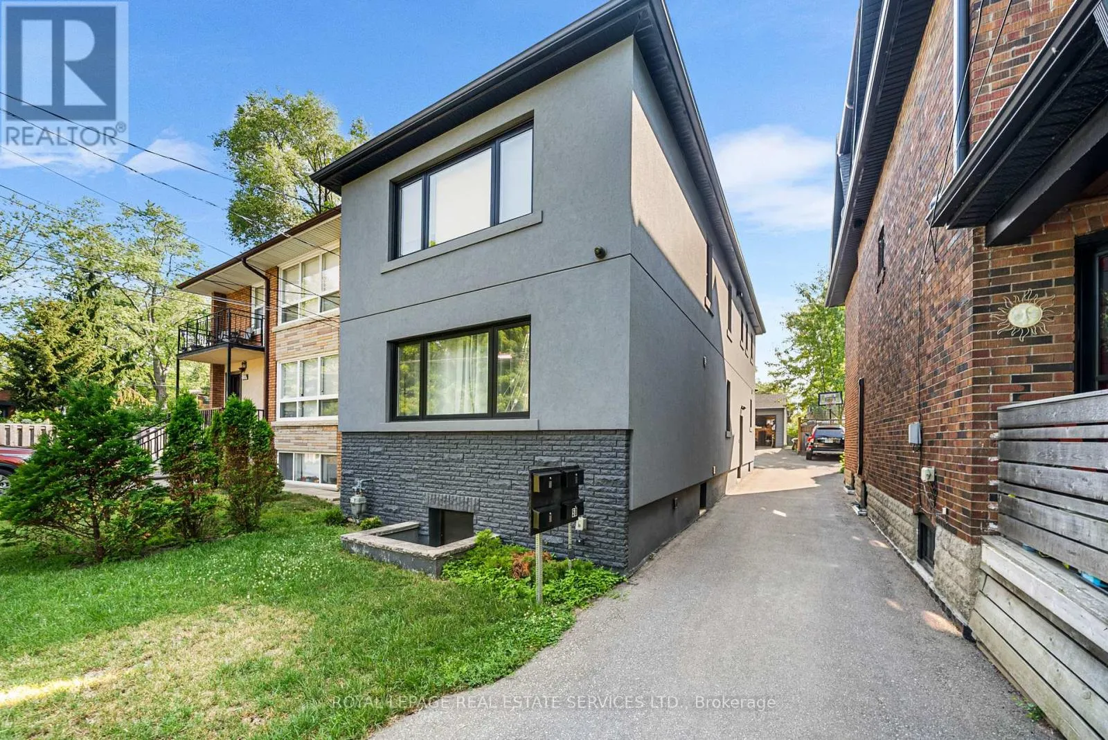 Triplex for rent: 3 - 50 Arcadian Circle, Toronto, Ontario M8W 2Y9