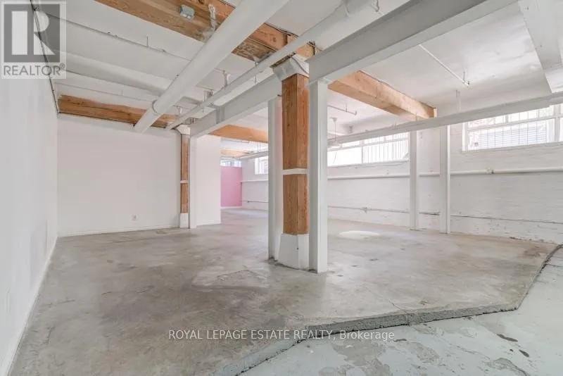 3 - 535 Queen Street E, Toronto, Ontario M5A 1V1