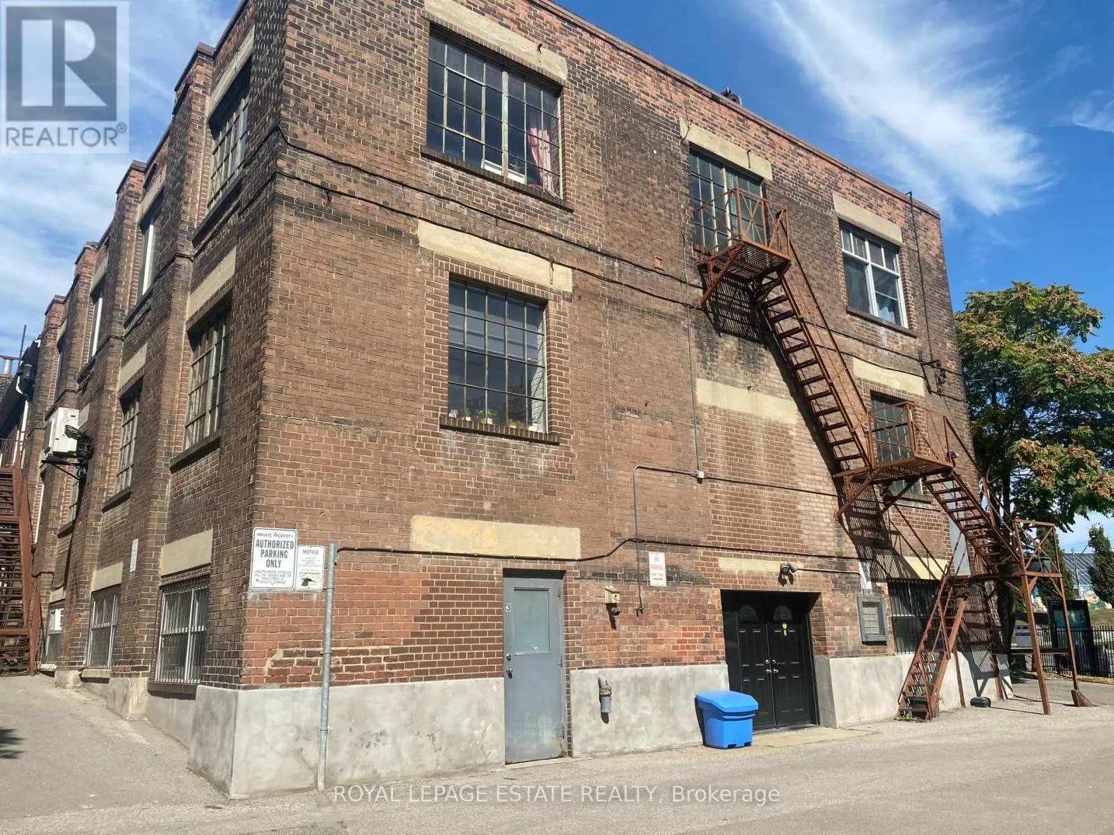 Apartment for rent: 3 - 535 Queen Street E, Toronto, Ontario M5A 1V1