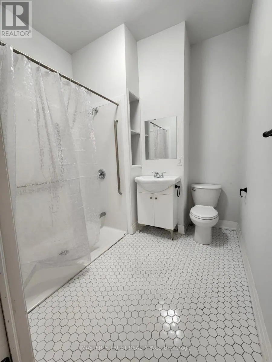 Apartment for rent: 3 - 54 Main Street S, Uxbridge, Ontario L9P 1J2