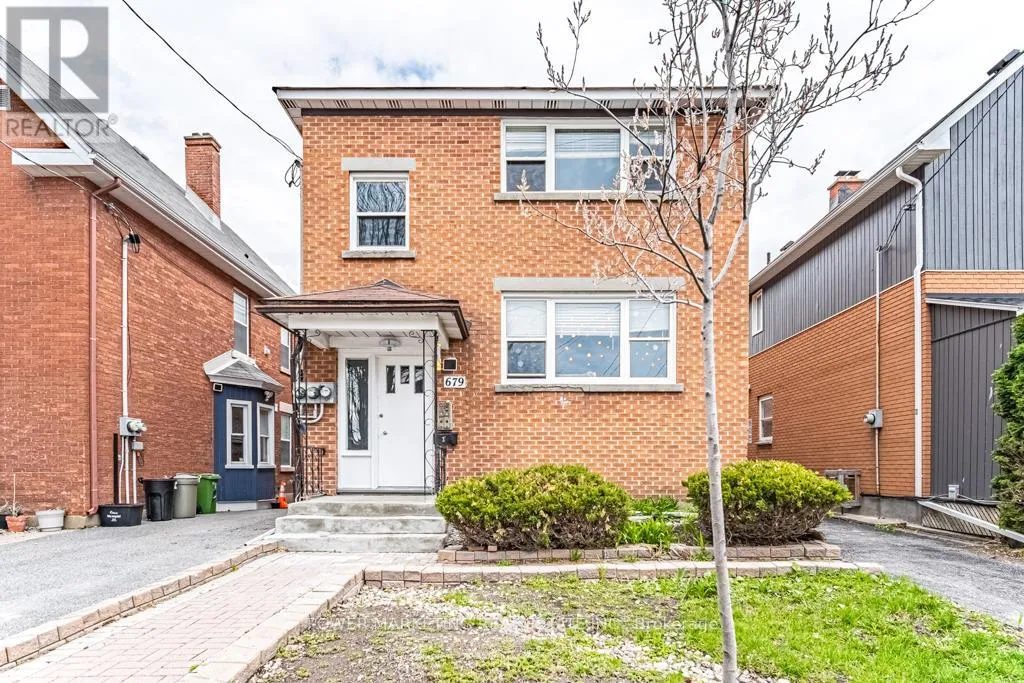 Other for rent: 3 - 679 Roosevelt Avenue, Ottawa, Ontario K2A 2A8