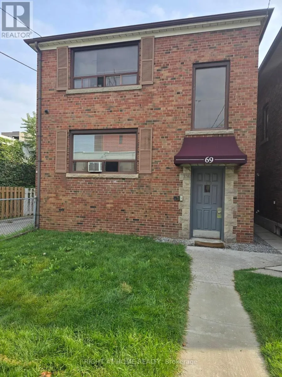 Other for rent: 3 - 69 Third Street, Toronto, Ontario M8V 2X7