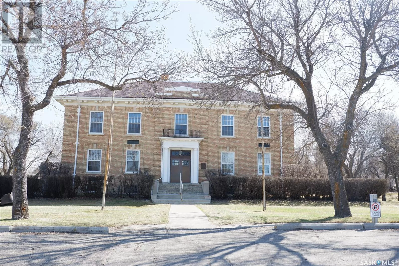 Apartment for rent: 3 700 Centre Street, Assiniboia, Saskatchewan S0H 0B0