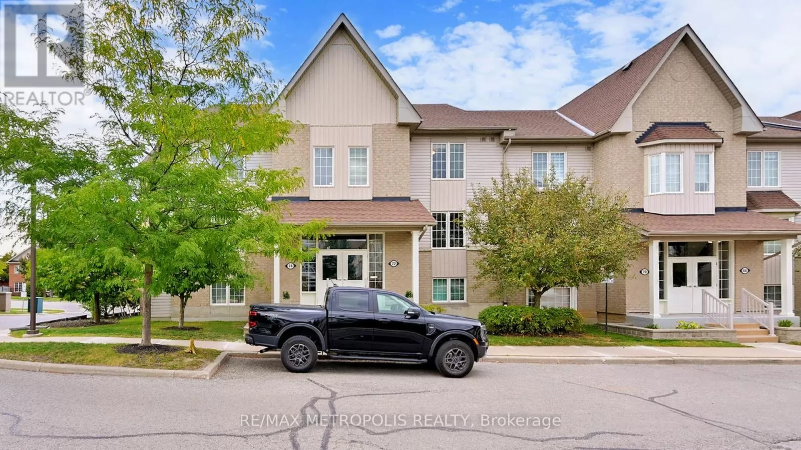 Row / Townhouse for rent: 3 - 72 Petra Way, Whitby, Ontario L1R 0A3