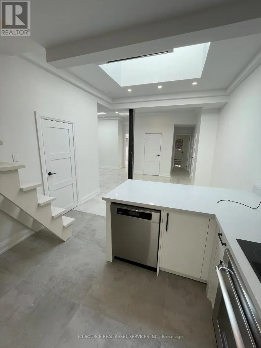 House for rent: 3 - 754 Queen Street E, Toronto, Ontario M4M 1H4