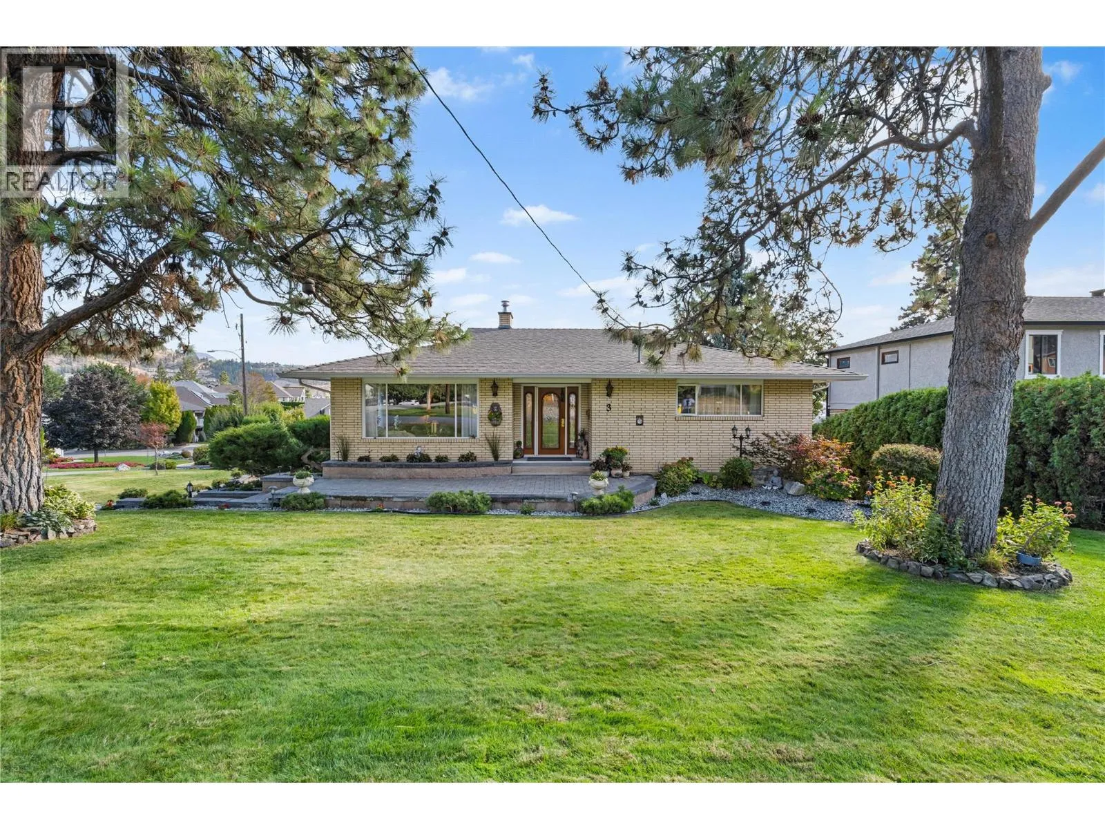 House for rent: 3 Alameda Court, Kelowna, British Columbia V1V 1C6