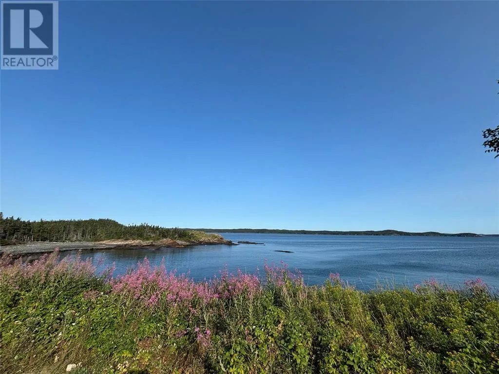 3 Beach Road, Eastport, Newfoundland & Labrador A0G 1Z0