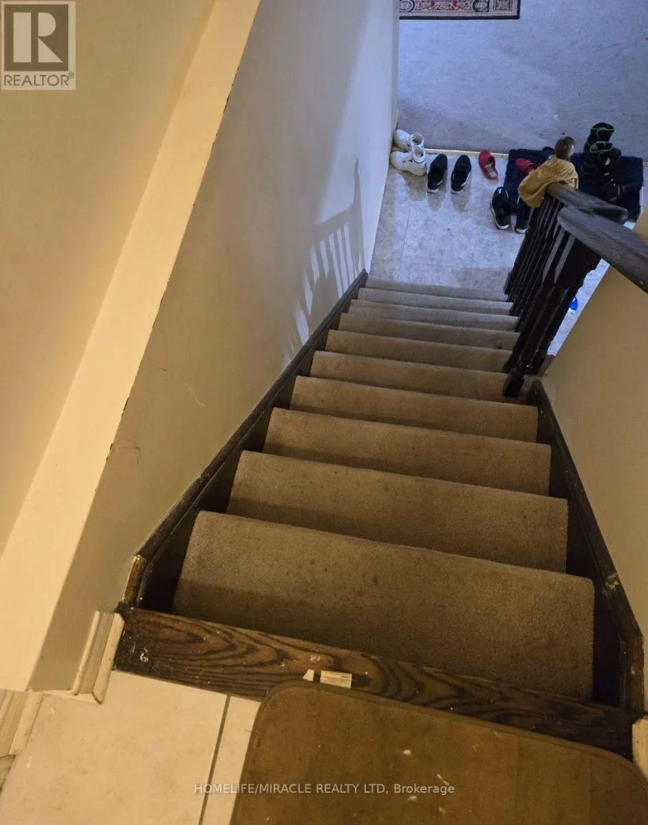 House for rent: 3 Locarno Street, Brampton, Ontario L6R 3T8