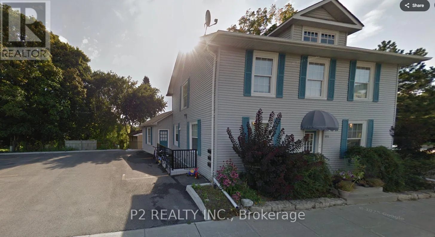 Triplex for rent: #3 - Main Floor - 253 Prospect Street, Newmarket, Ontario L3Y 3V1