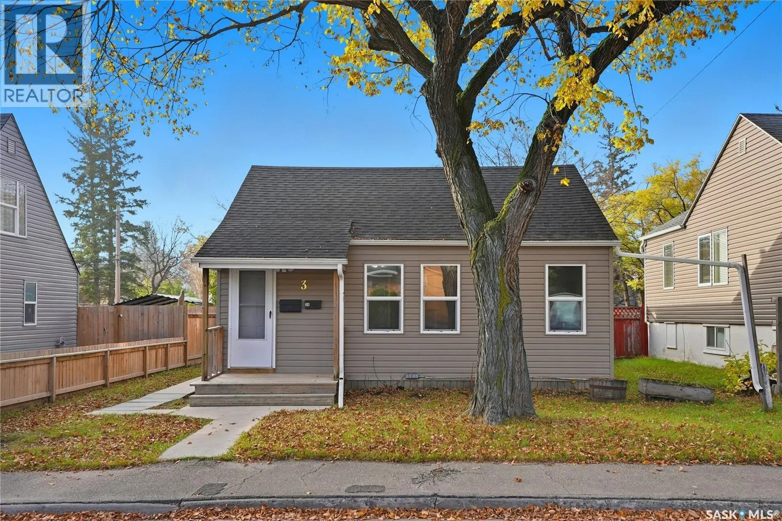 House for rent: 3 Minto Place, Saskatoon, Saskatchewan S7L 1C4