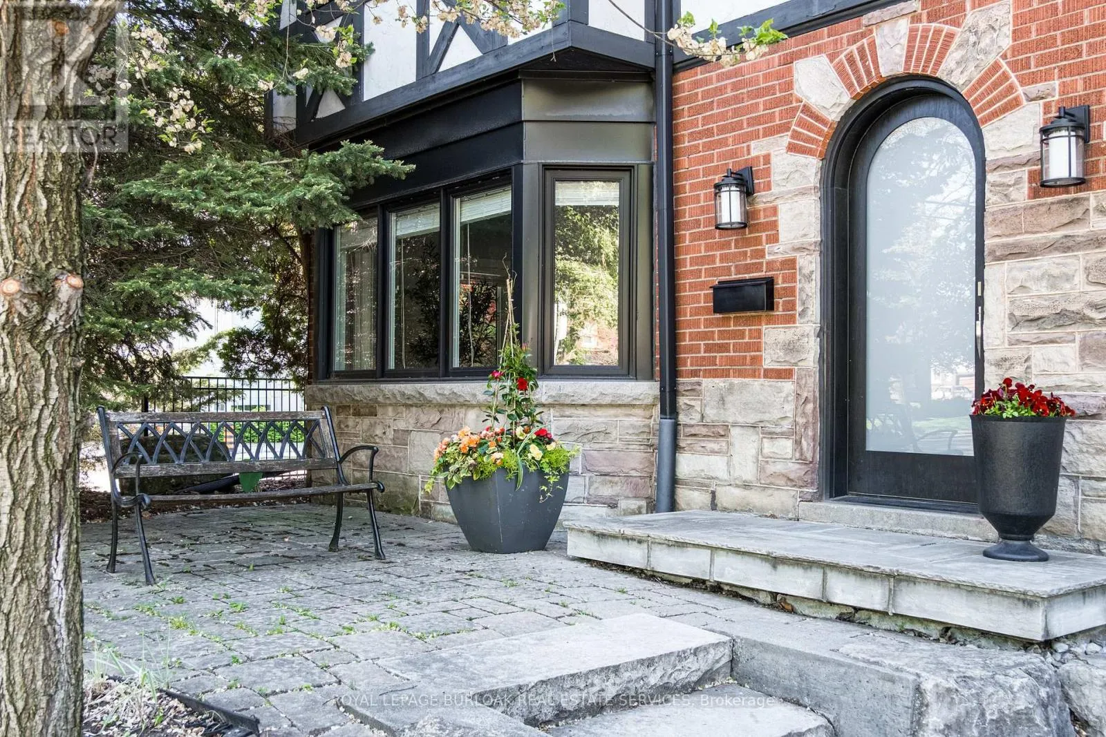 House for rent: 3 Oakwood Place, Hamilton, Ontario L8S 4C9